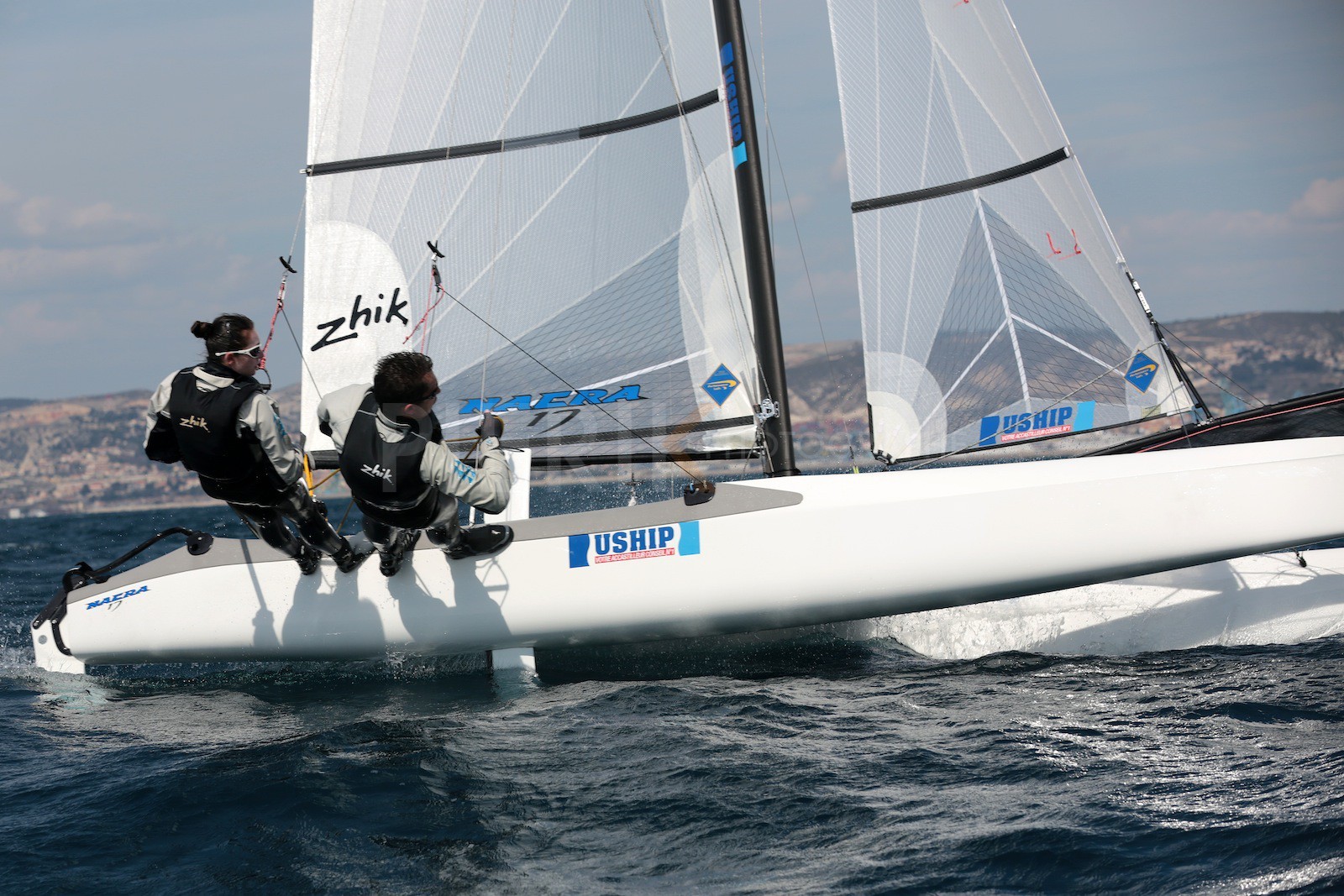 Ingrid Petitjean et Olivier Backes lors du baptême de leur Nacra 17 à la SNM. En route pour les JO de Rio