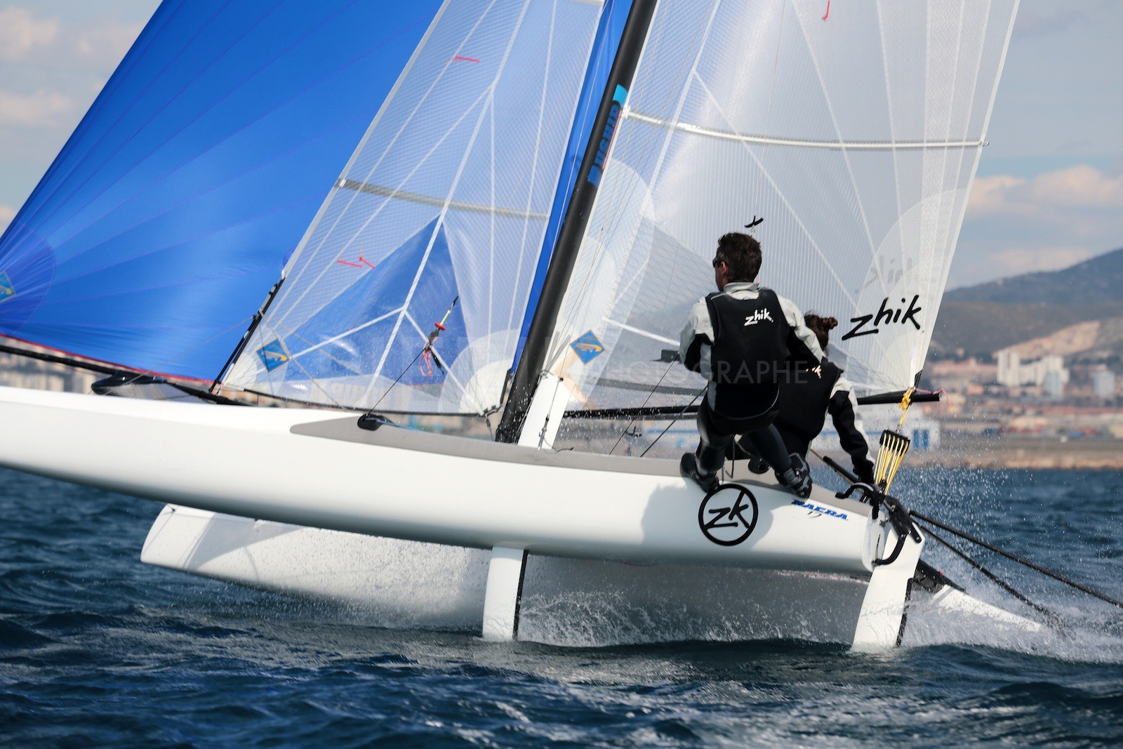 Ingrid Petitjean et Olivier Backes lors du baptême de leur Nacra 17 à la SNM. En route pour les JO de Rio