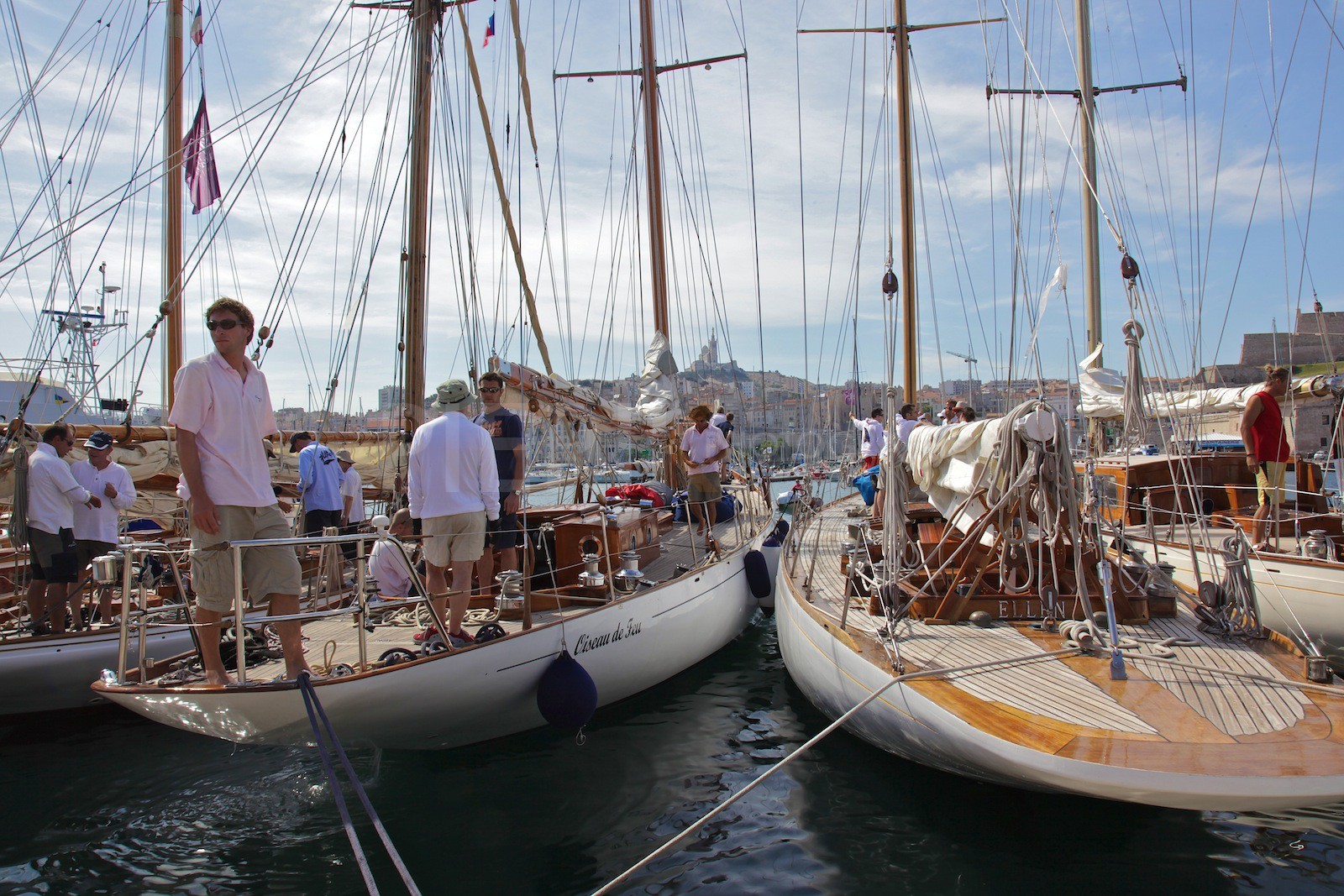 Les bateaux à quai avant le départ en régate