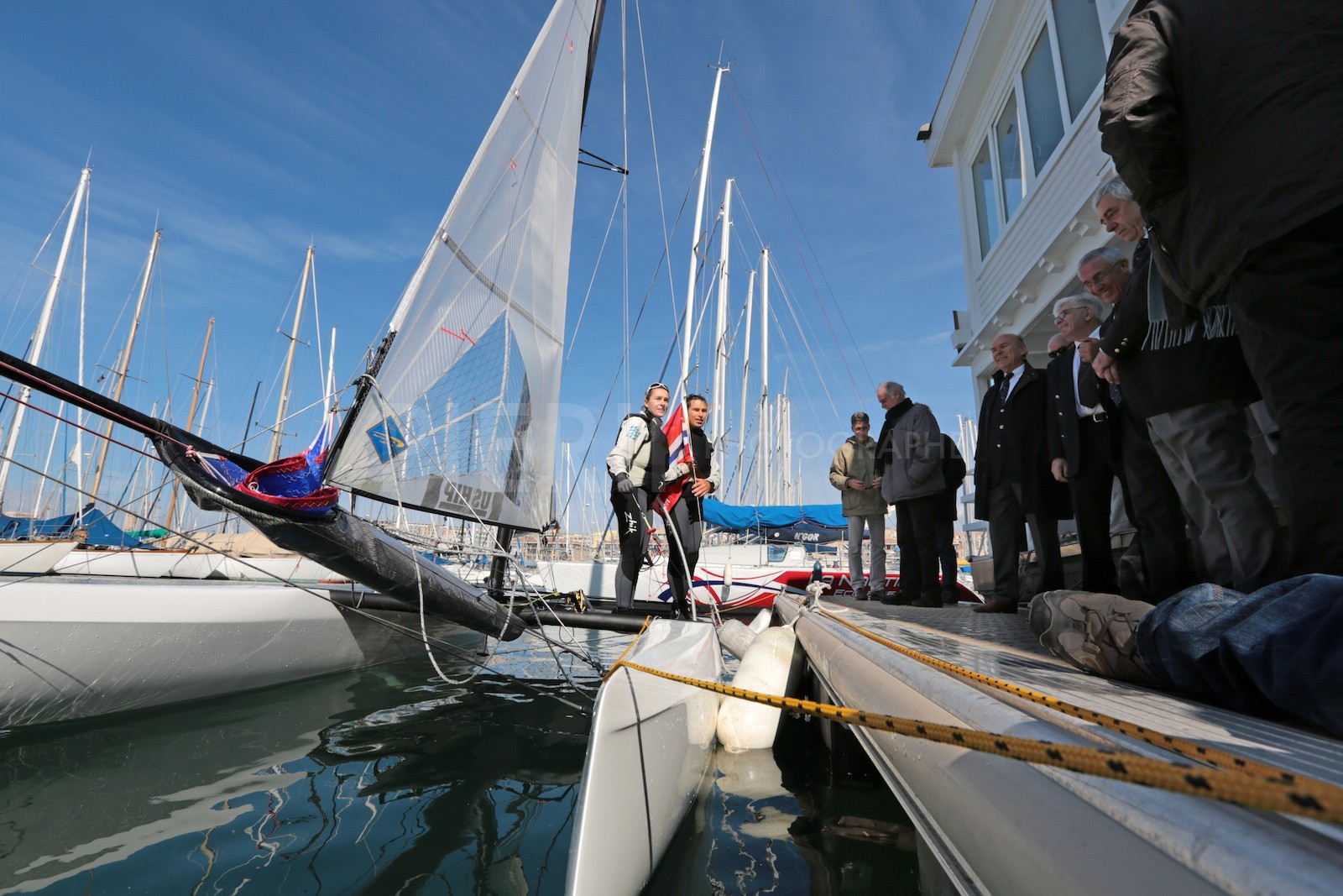 Ingrid Petitjean et Olivier Backes lors du baptême de leur Nacra 17 à la SNM. En route pour les JO de Rio